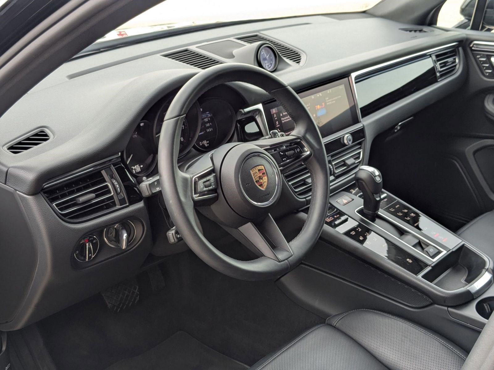 Certified 2025 Porsche Macan video 4