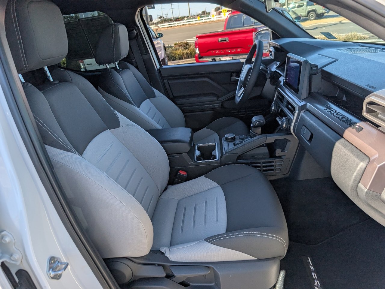 Used 2025 Toyota Tacoma TRD Sport image 8