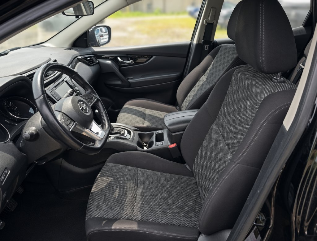 Used 2020 Nissan Rogue Sport SV w/ All-Weather Package AWD/4WD image 4