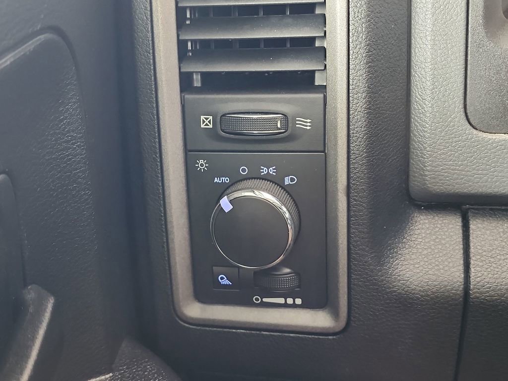 Used 2016 RAM 2500 Tradesman w/ Chrome Appearance Group AWD/4WD image 24
