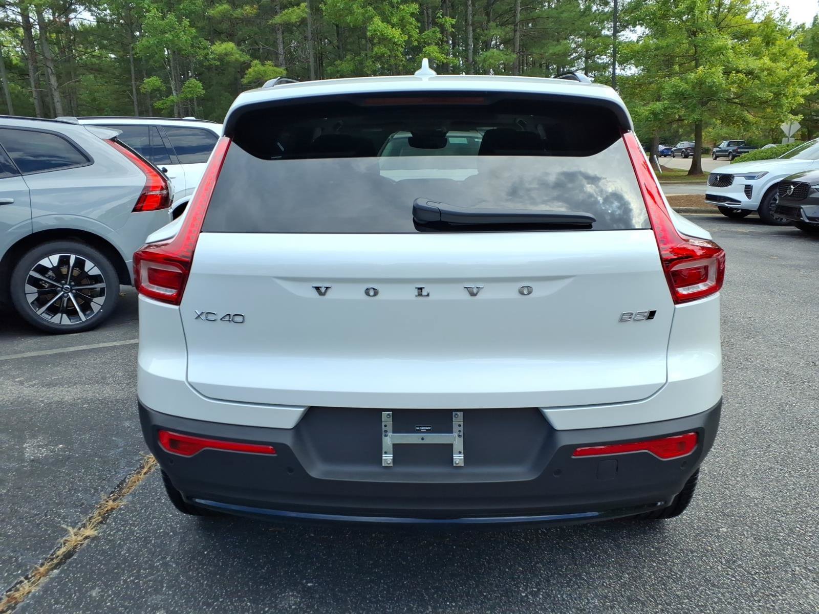 Used 2025 Volvo XC40 B5 Ultra AWD/4WD image 4