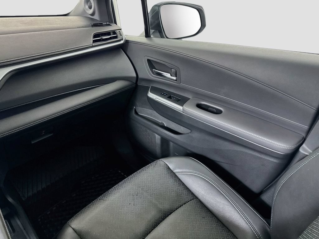 Used 2023 Toyota Sienna XSE AWD/4WD image 25