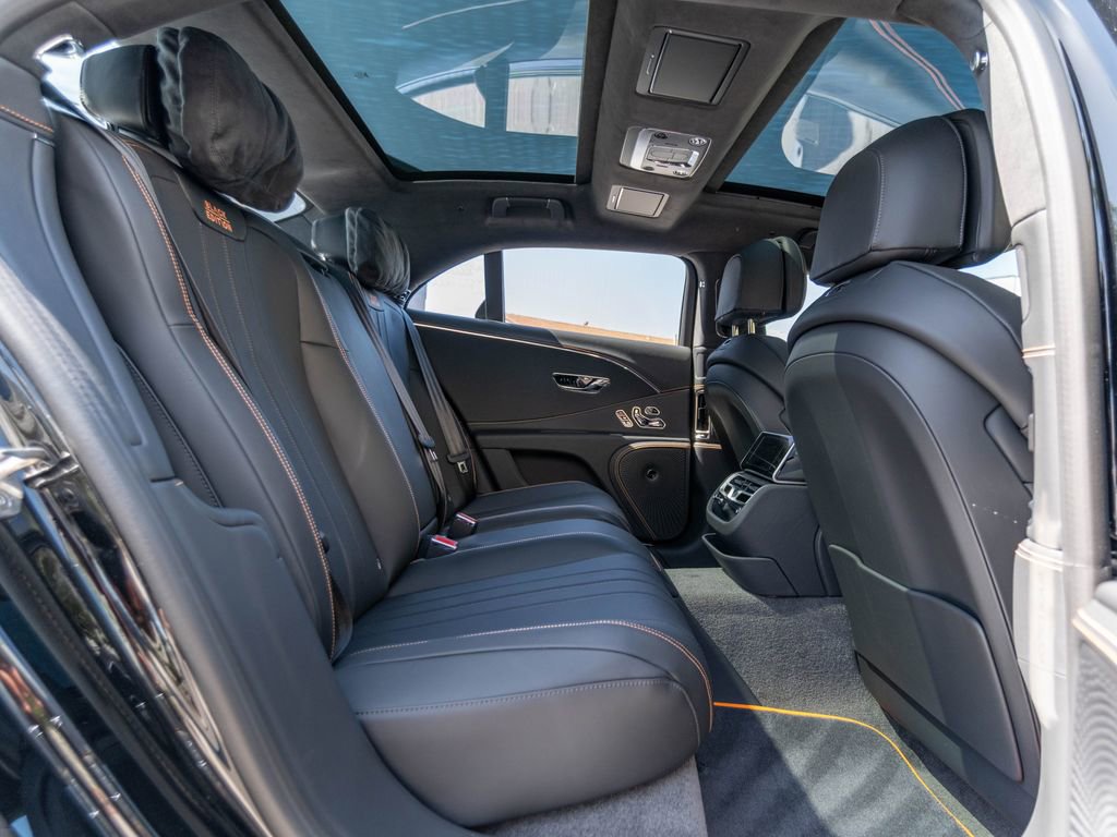 Used 2025 Bentley Flying Spur Plug-In Hybrid AWD/4WD image 24