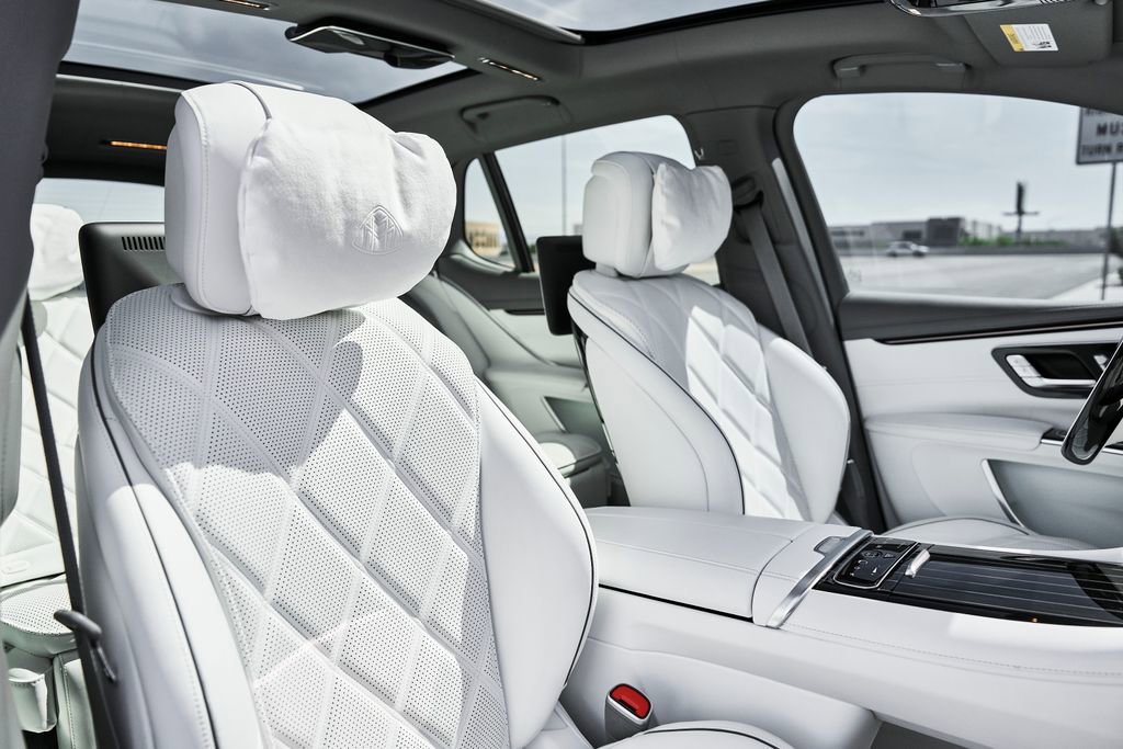 Used 2024 Mercedes-Benz Maybach EQS 680 4MATIC image 45