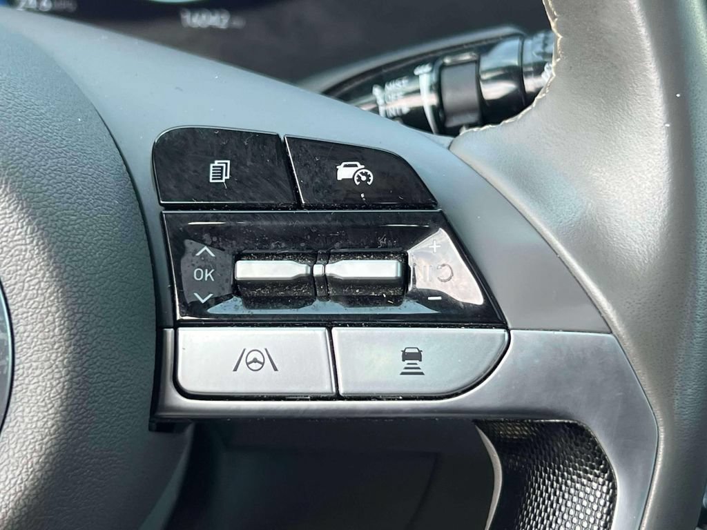 Certified 2025 Hyundai Elantra SEL FWD image 21