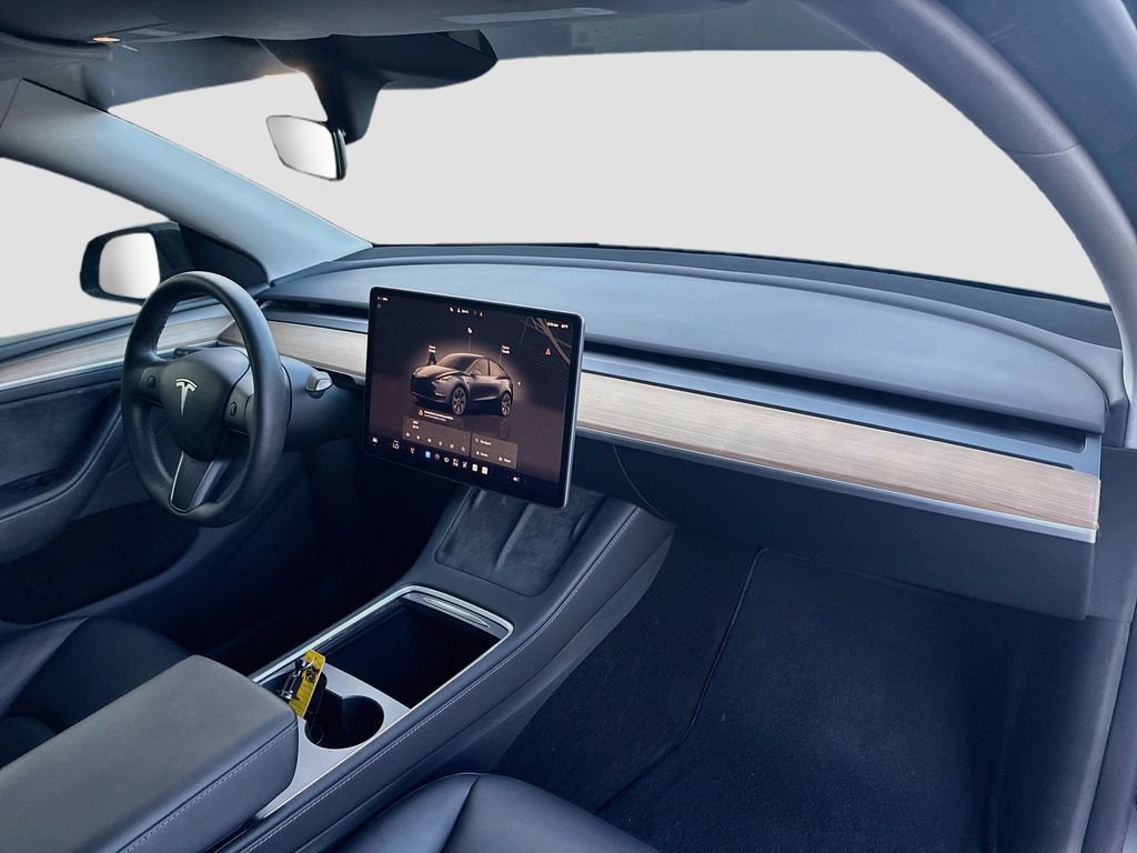 Used 2025 Tesla Model Y Long Range RWD image 28