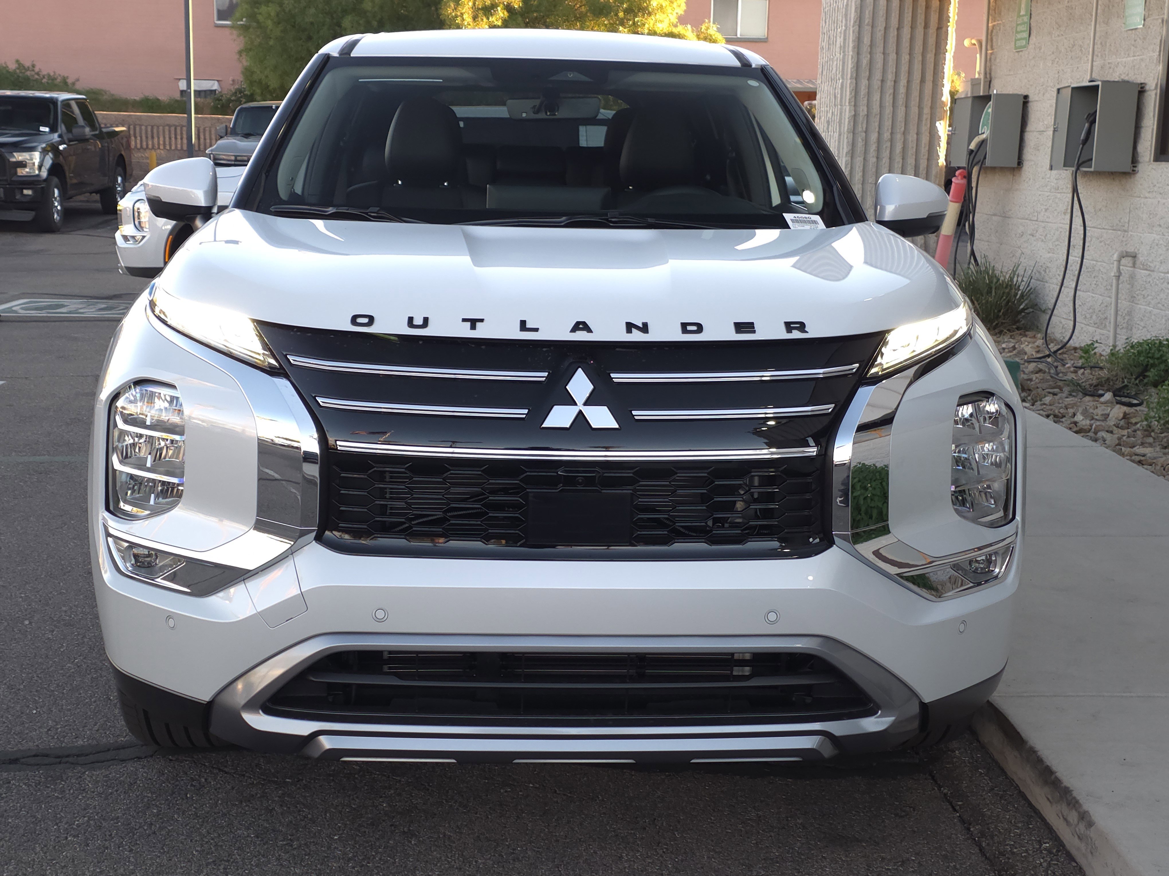 New 2025 Mitsubishi Outlander SE image 2