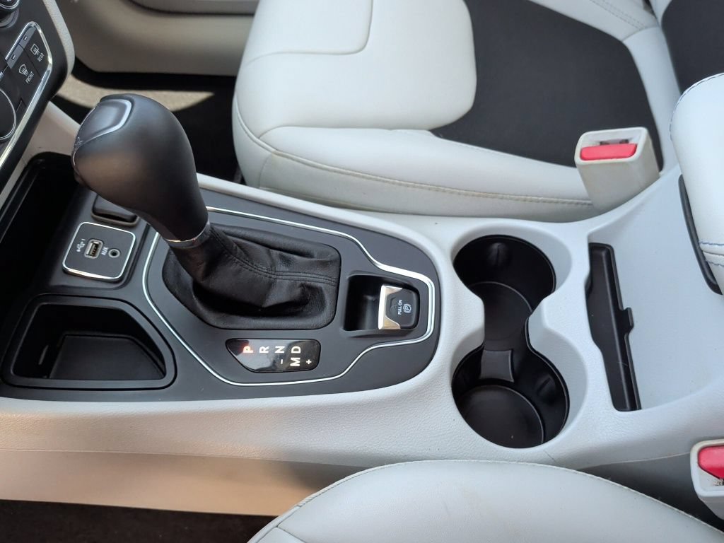 Used 2020 Jeep Cherokee Latitude Plus FWD image 29