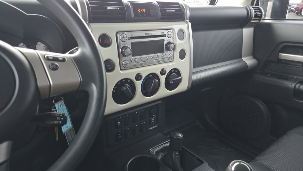 Used 2014 Toyota FJ Cruiser 4WD w/ Convenience Package image 29