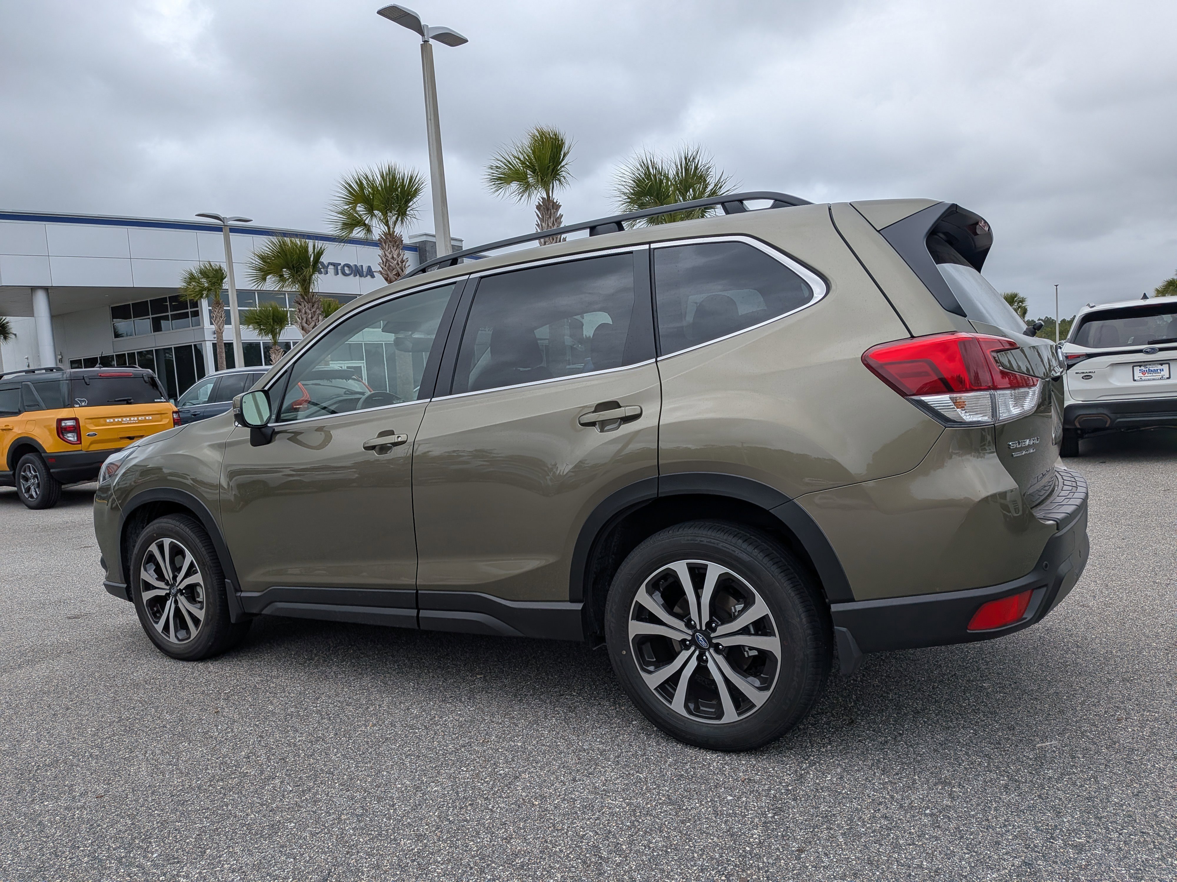 Certified 2022 Subaru Forester Limited w/ Popular Package #3 image 5