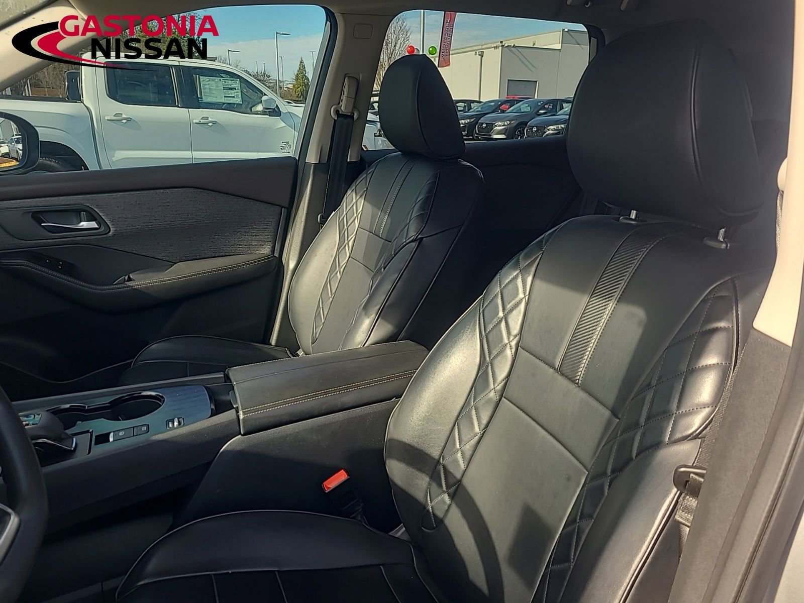 Used 2022 Nissan Rogue SV image 32