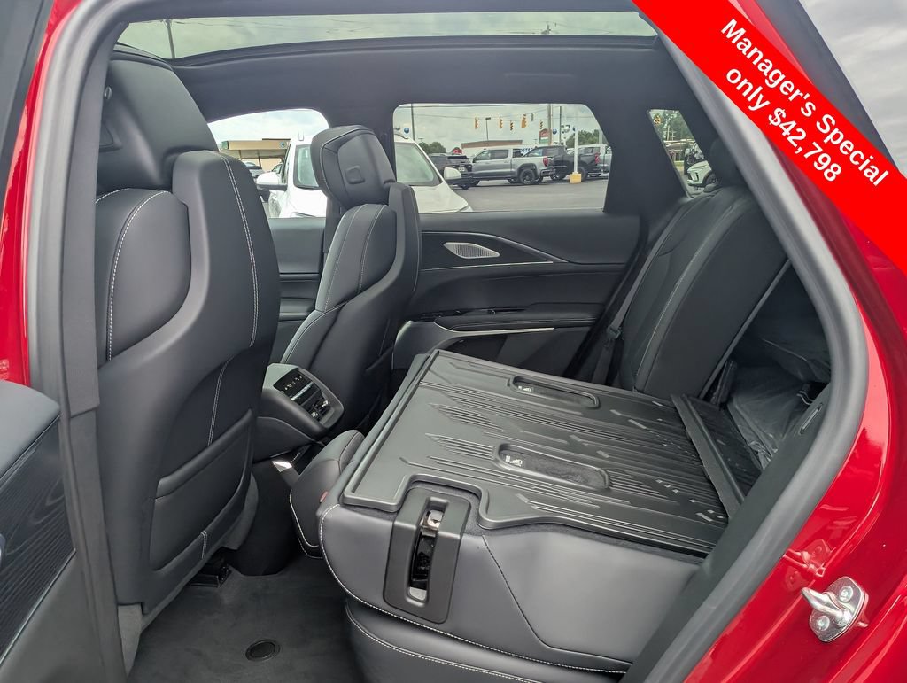 Used 2025 Cadillac Lyriq Luxury w/ LPO, Floor Liner Package AWD/4WD image 10