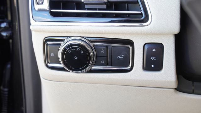 Used 2019 Lincoln Navigator L Reserve AWD/4WD image 24