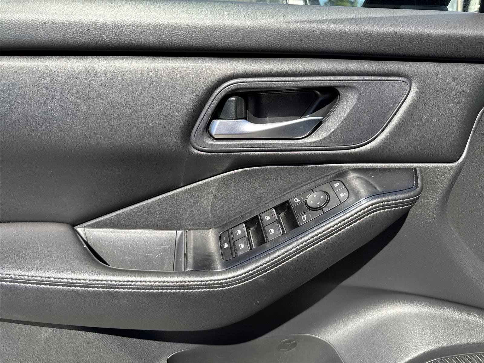 Used 2024 Nissan Rogue SV AWD/4WD image 17