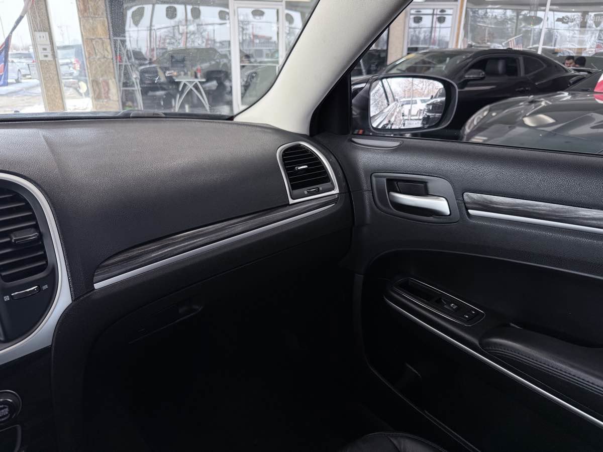 Used 2019 Chrysler 300 Touring L w/ Quick Order Package 22F image 42