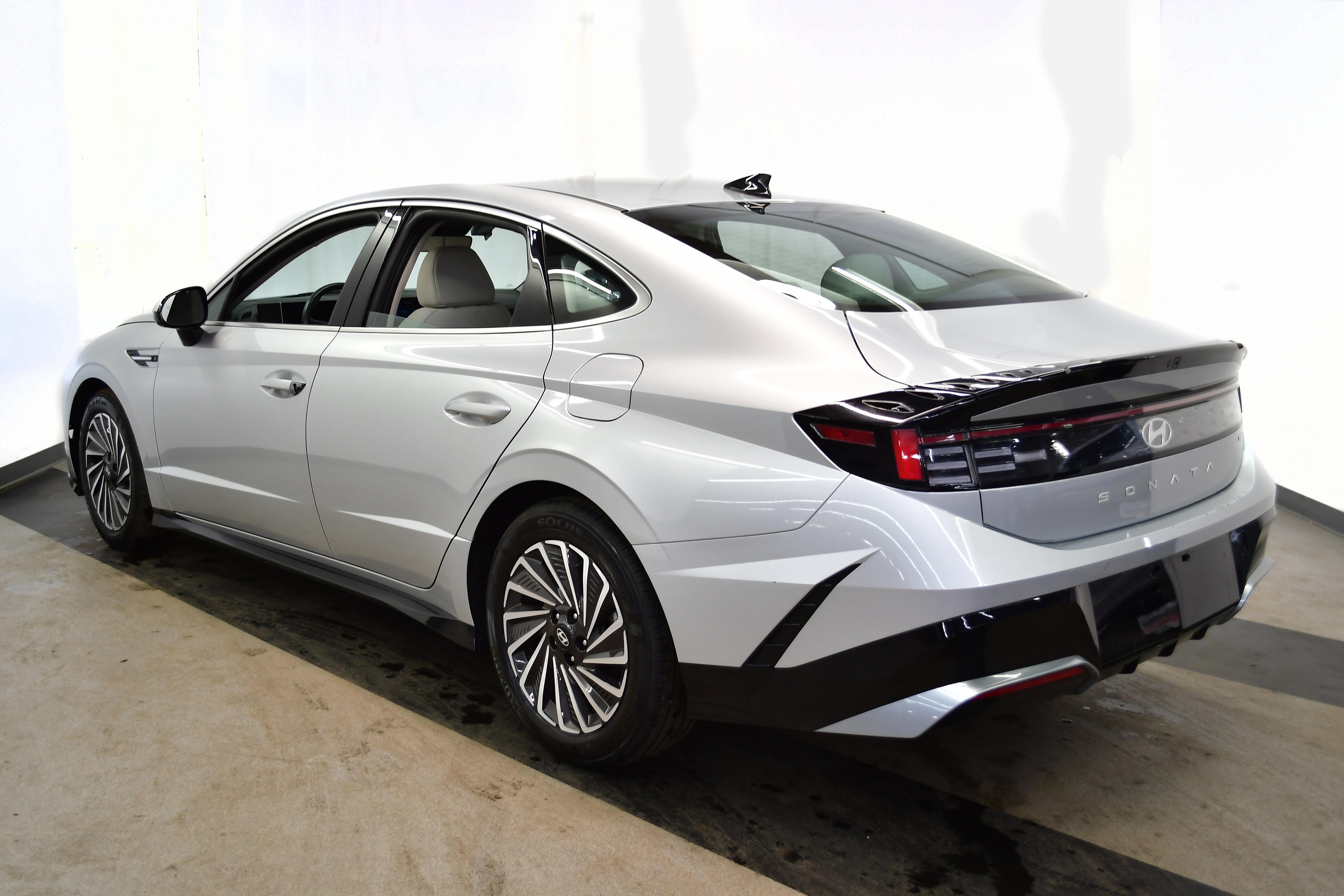 Used 2025 Hyundai Sonata SEL FWD image 5