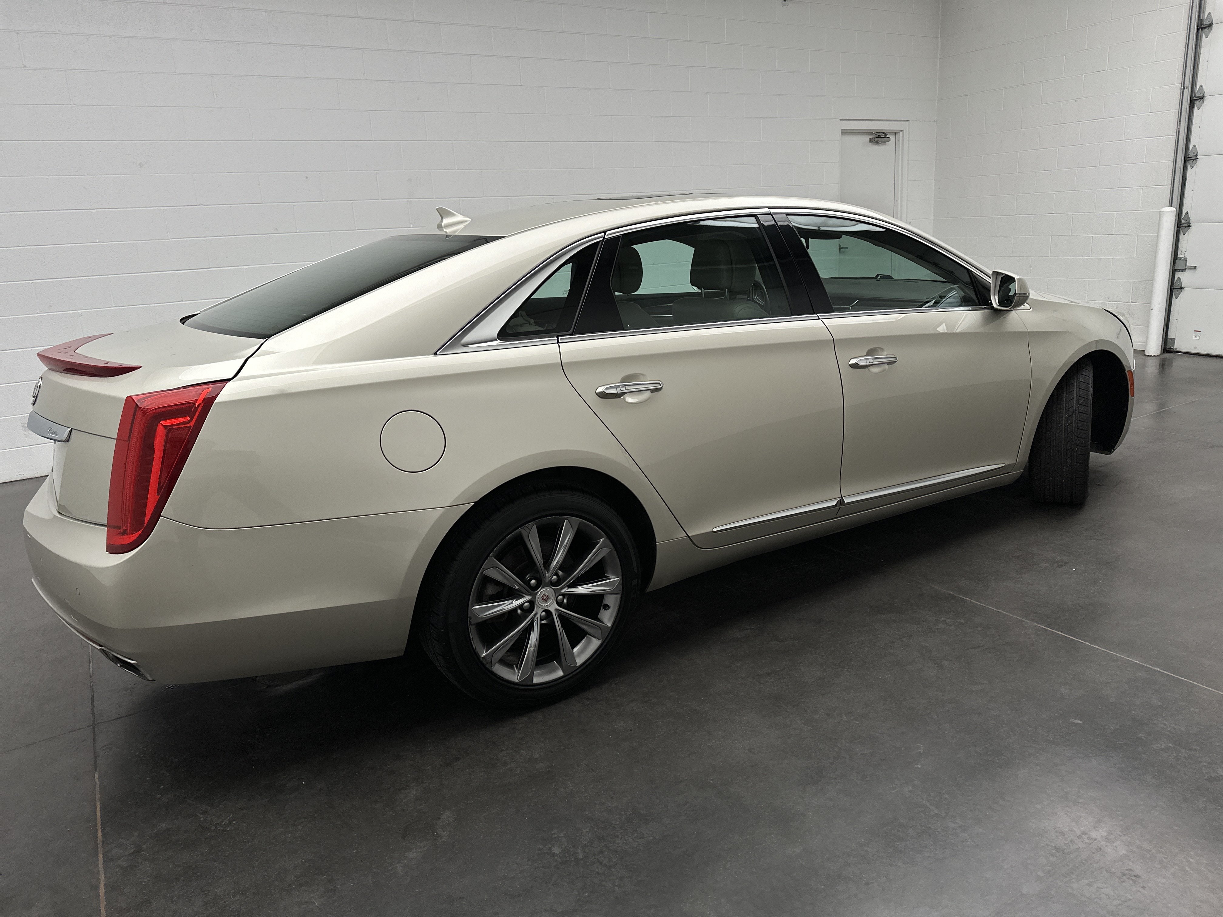 Used 2013 Cadillac XTS Luxury w/ Driver Awareness Package AWD/4WD image 8