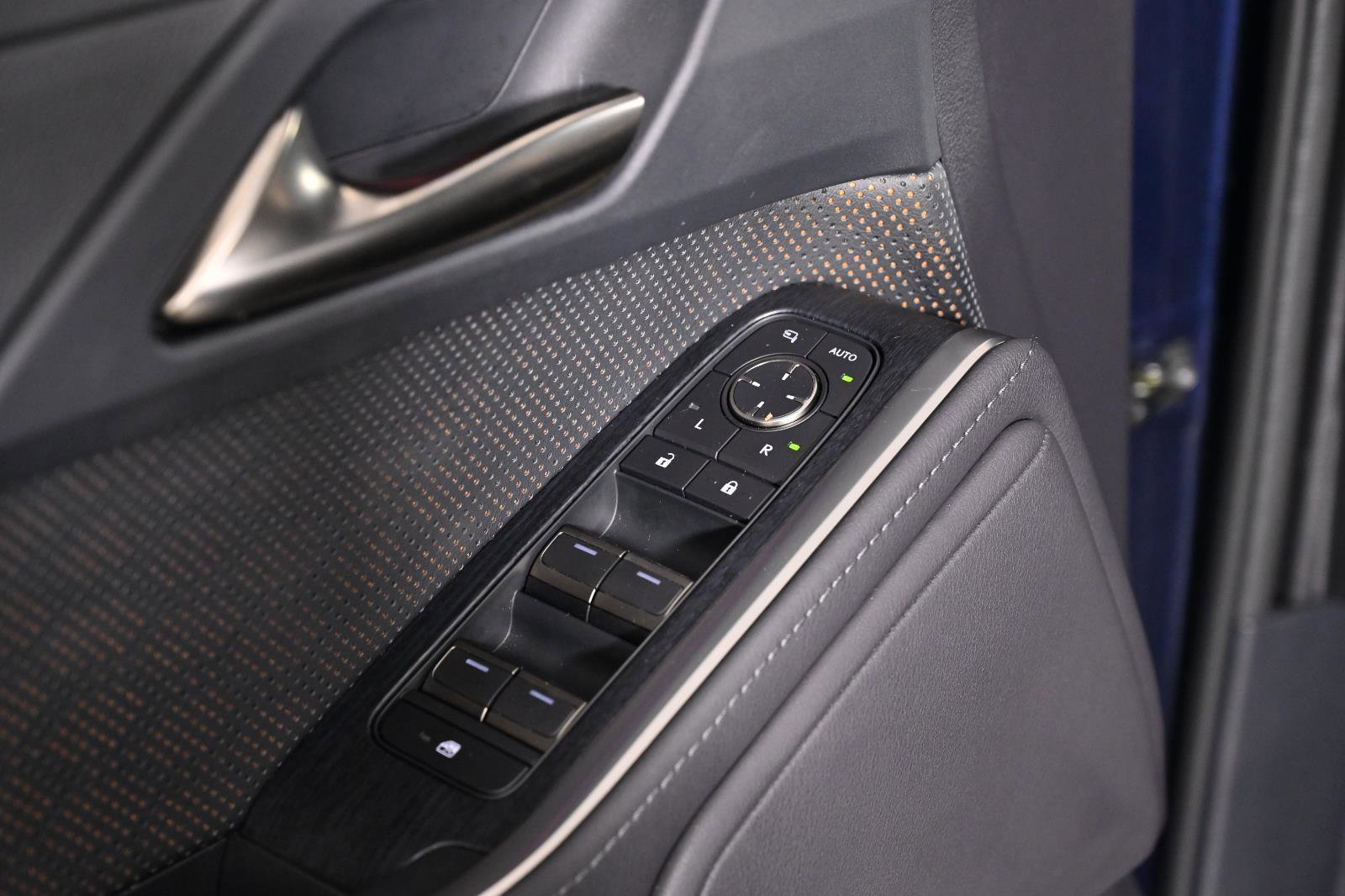 Used 2025 Lexus GX 550 w/ Accessory Package (2T) image 25