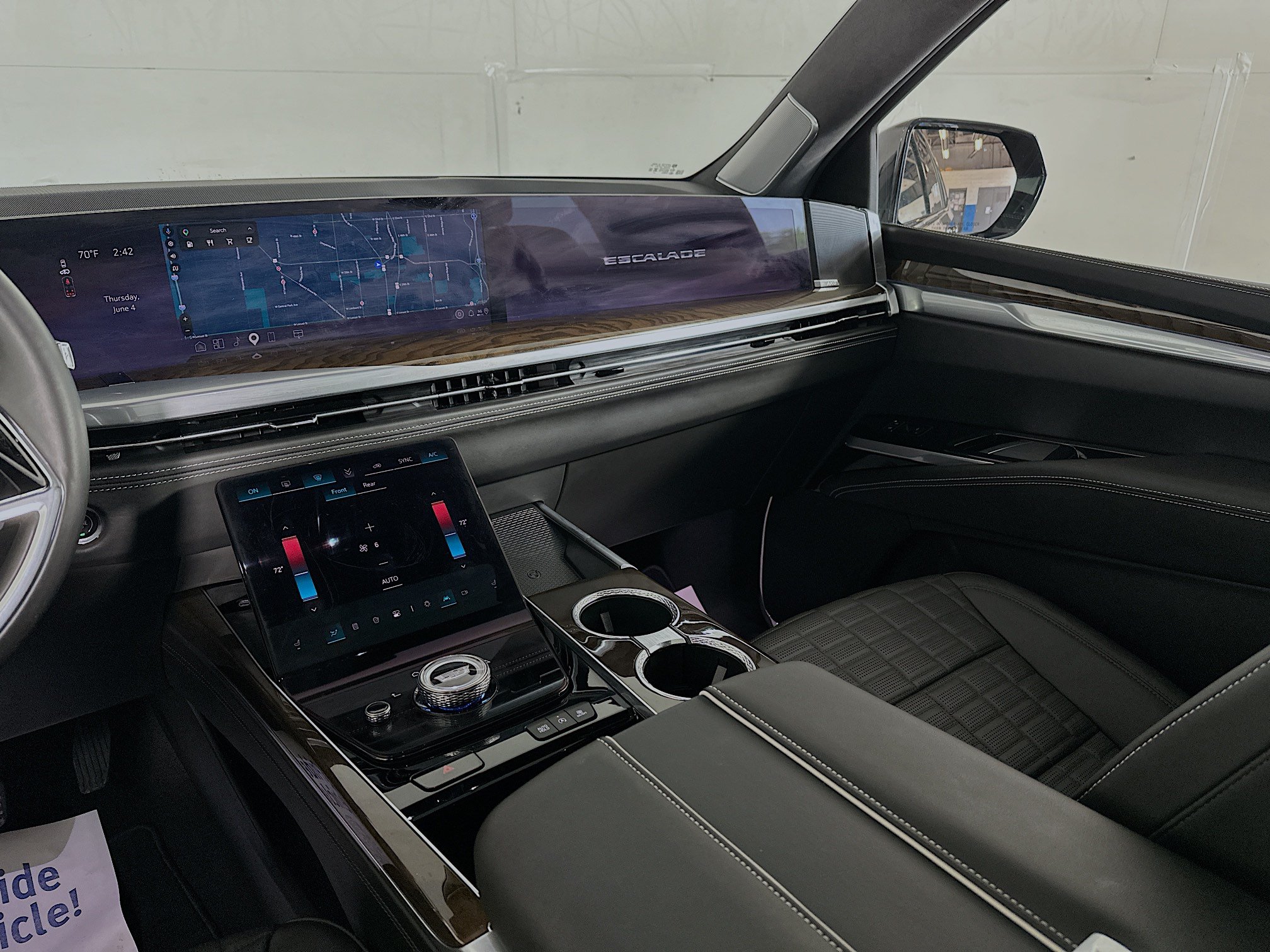Used 2025 Cadillac Escalade Sport Platinum w/ LPO, Floor Liner Package AWD/4WD image 27