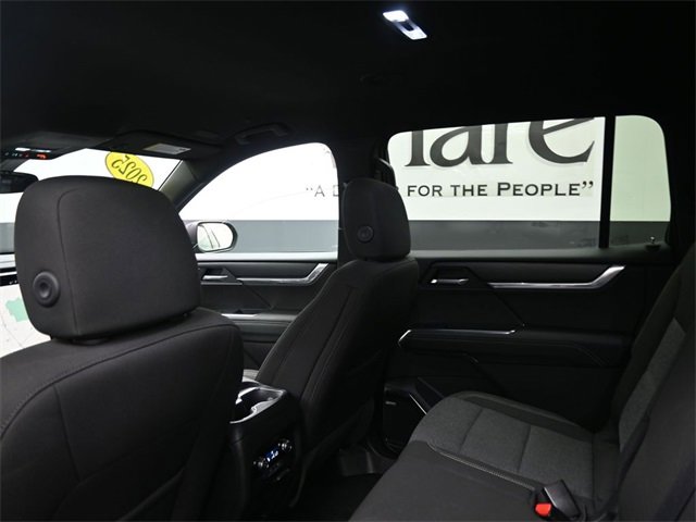 Used 2025 GMC Acadia Elevation image 25