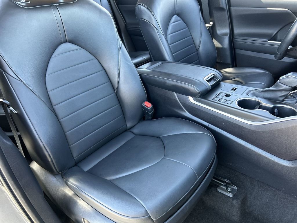Used 2023 Toyota Highlander XLE image 29