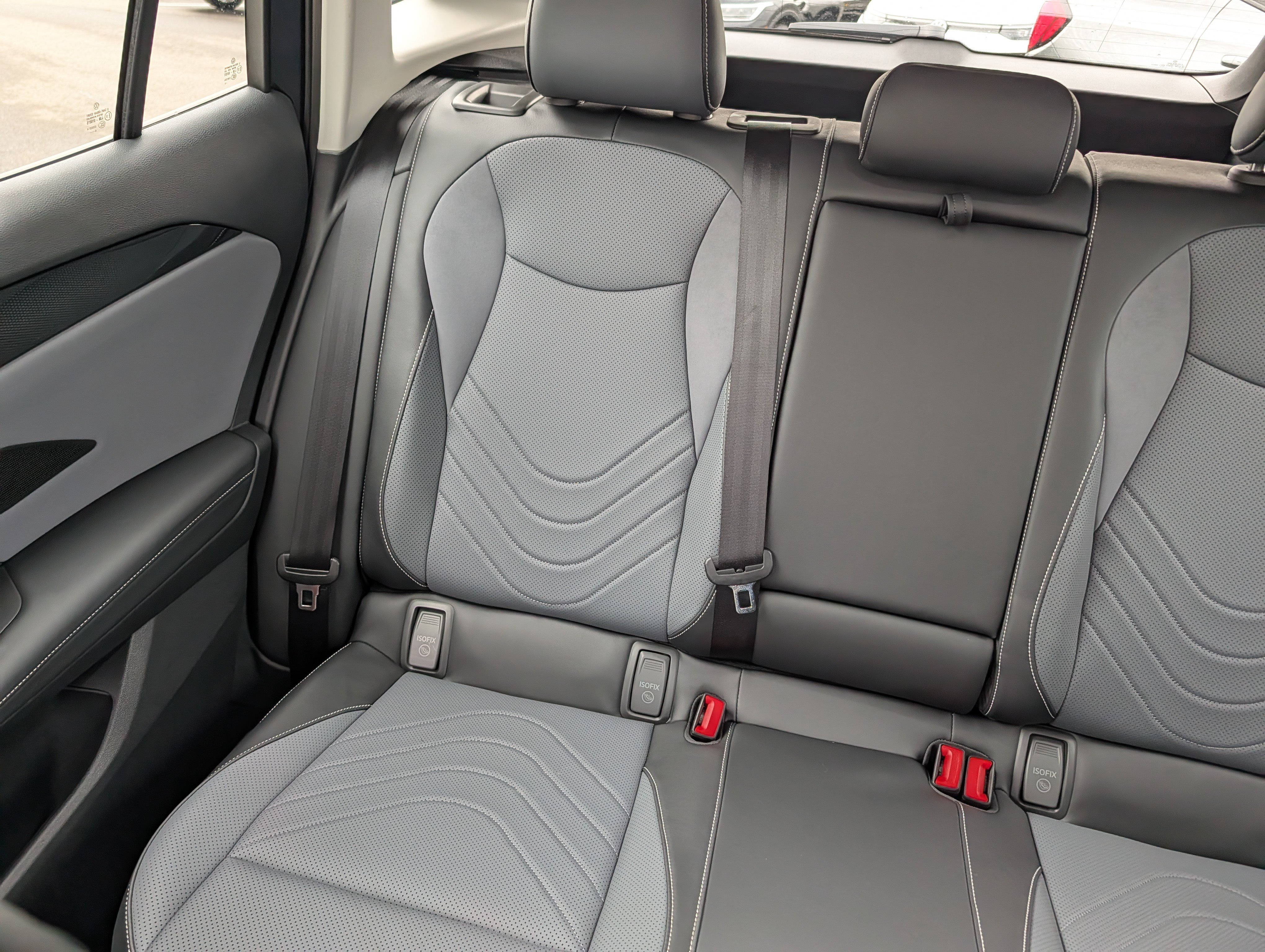 Used 2025 Volkswagen Tiguan SE AWD/4WD image 12