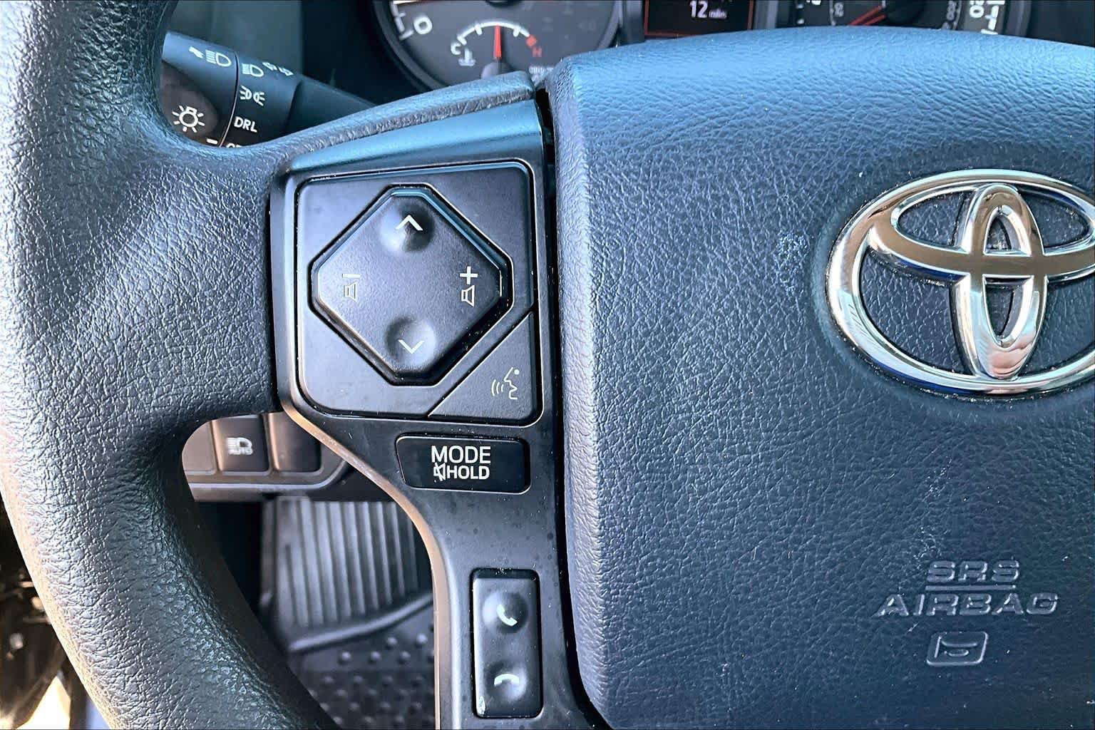 Used 2018 Toyota Tacoma SR AWD/4WD image 23