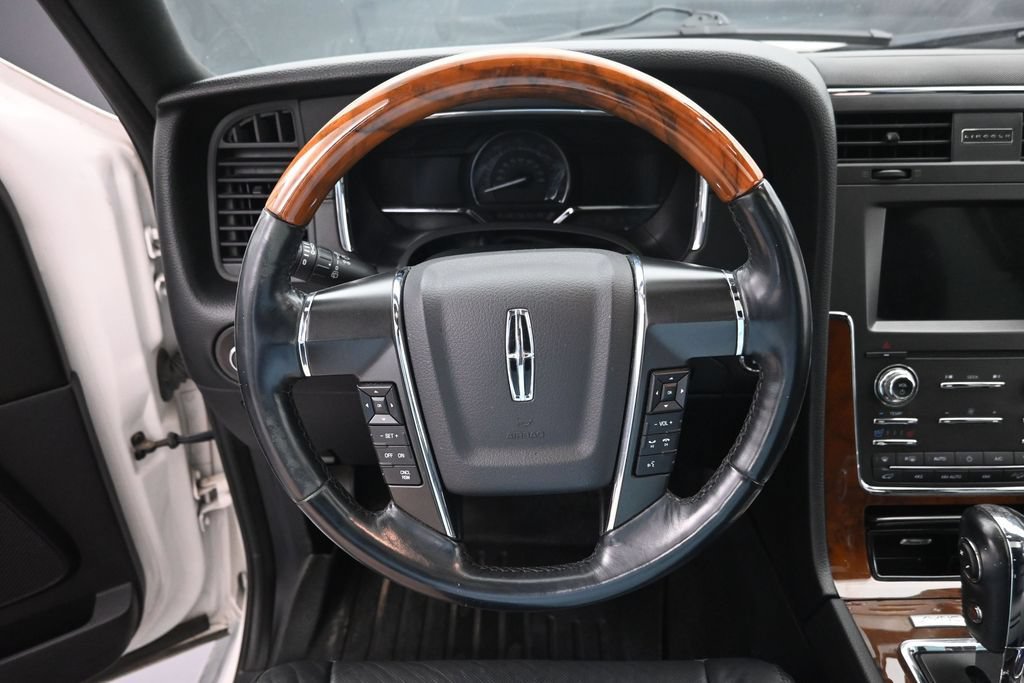 Used 2016 Lincoln Navigator Select AWD/4WD image 23