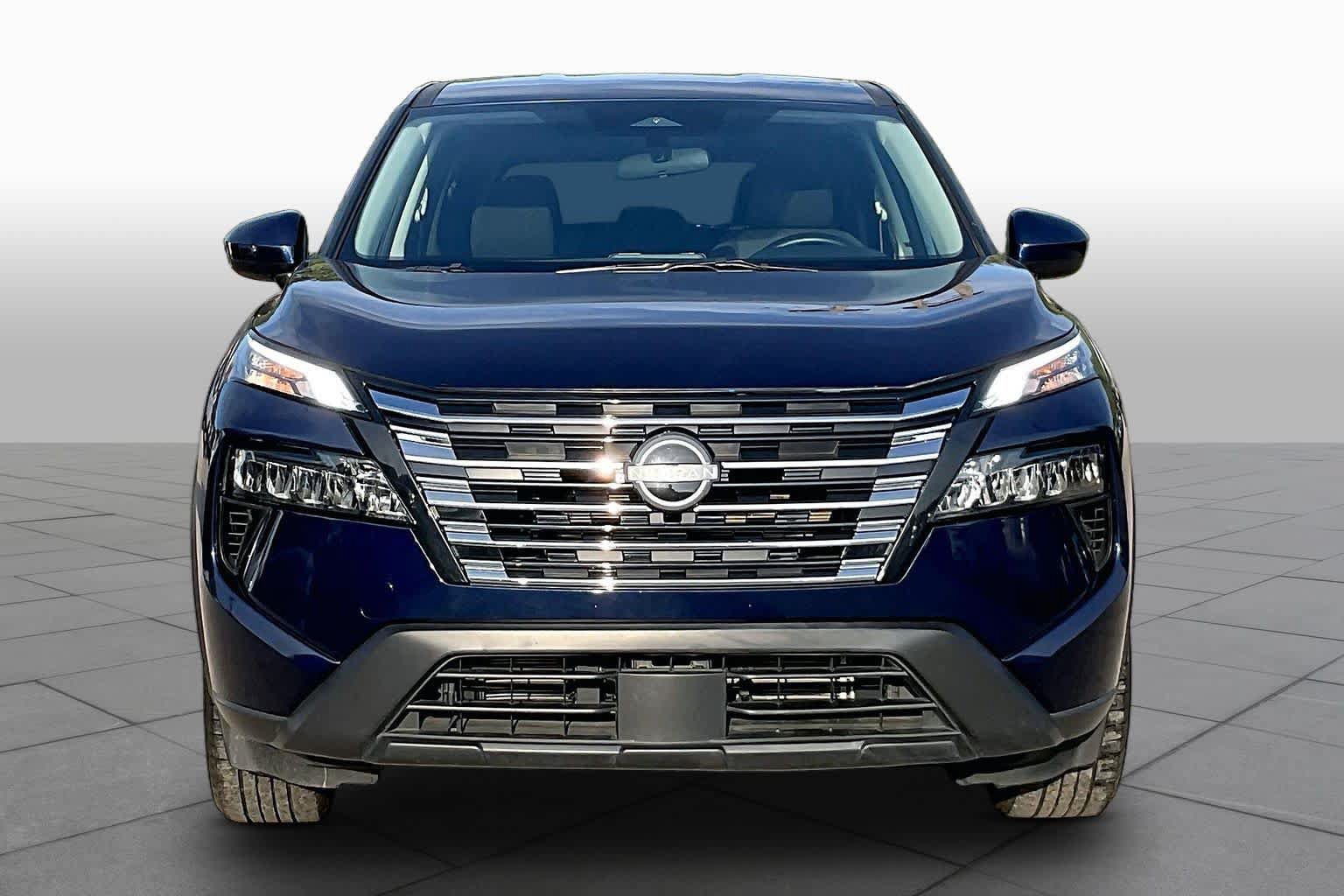 Used 2025 Nissan Rogue SV FWD image 4