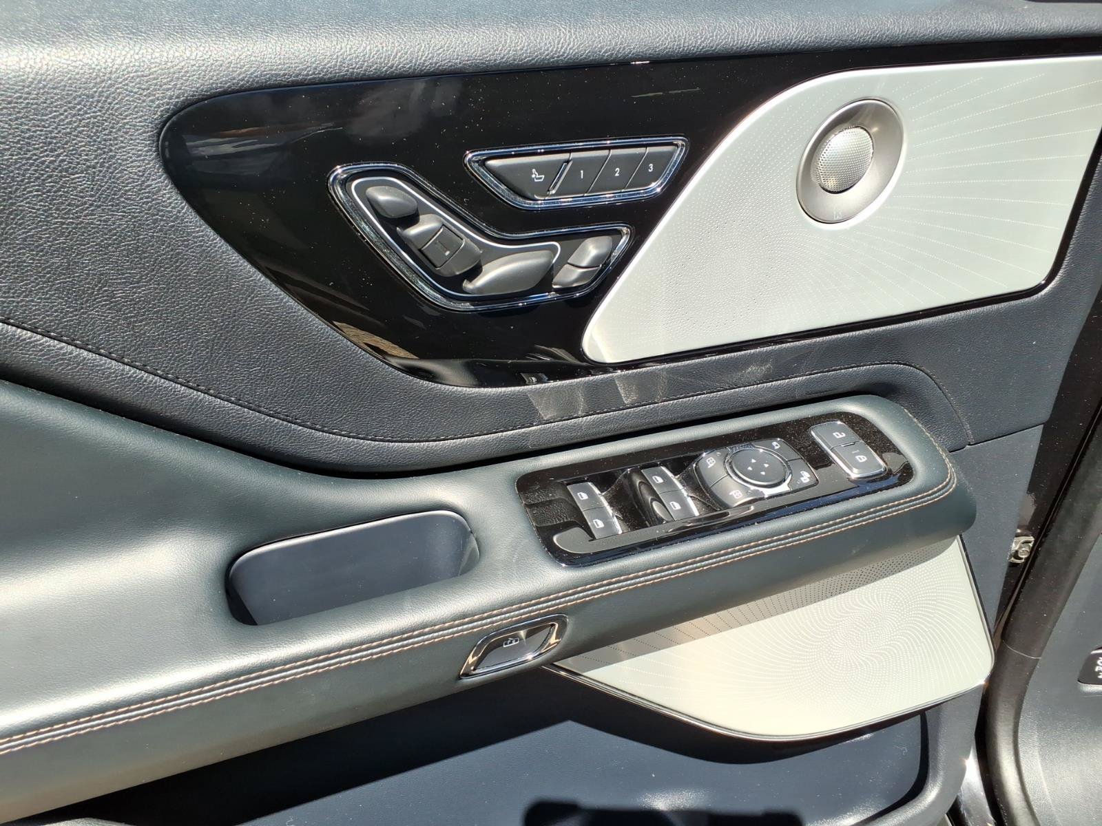 Used 2025 Lincoln Aviator Reserve w/ Equipment Group 201A AWD/4WD image 9
