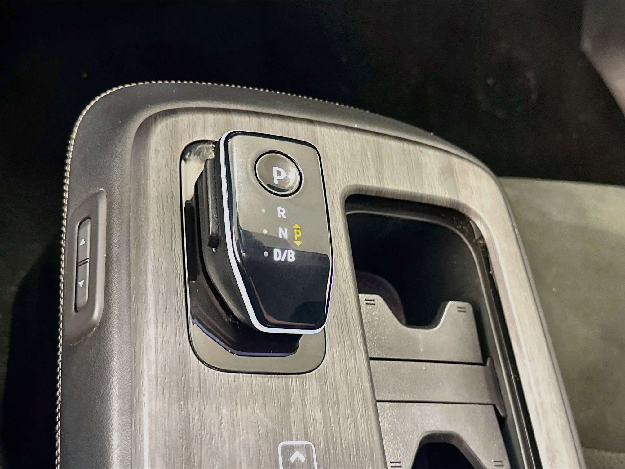 Used 2023 Nissan Ariya AWD image 25