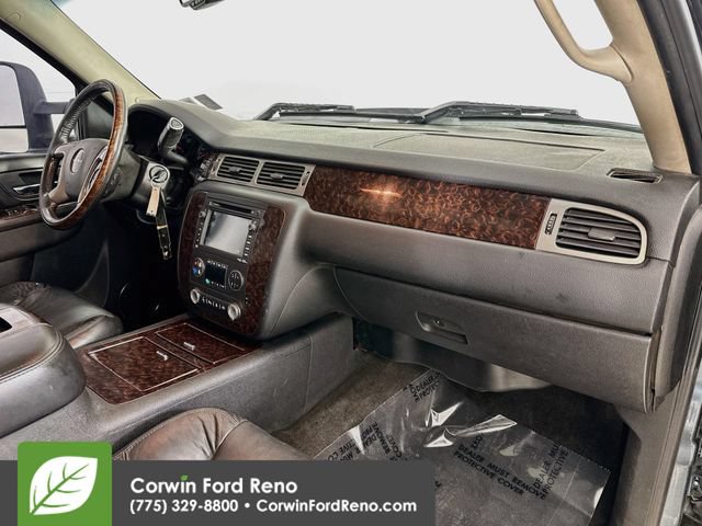 Used 2011 GMC Sierra 2500 Denali w/ Suspension Package, Off-Road AWD/4WD image 32
