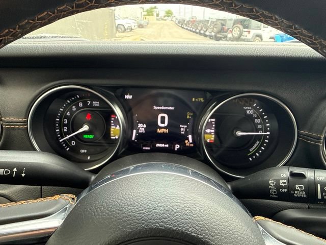 Used 2023 Jeep Wrangler Unlimited Sahara AWD/4WD image 17