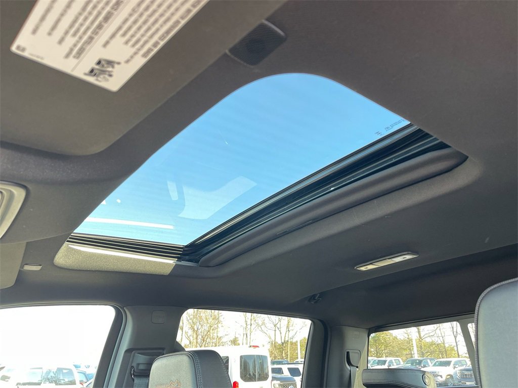 Used 2024 Chevrolet Silverado 1500 High Country w/ Technology Package image 12