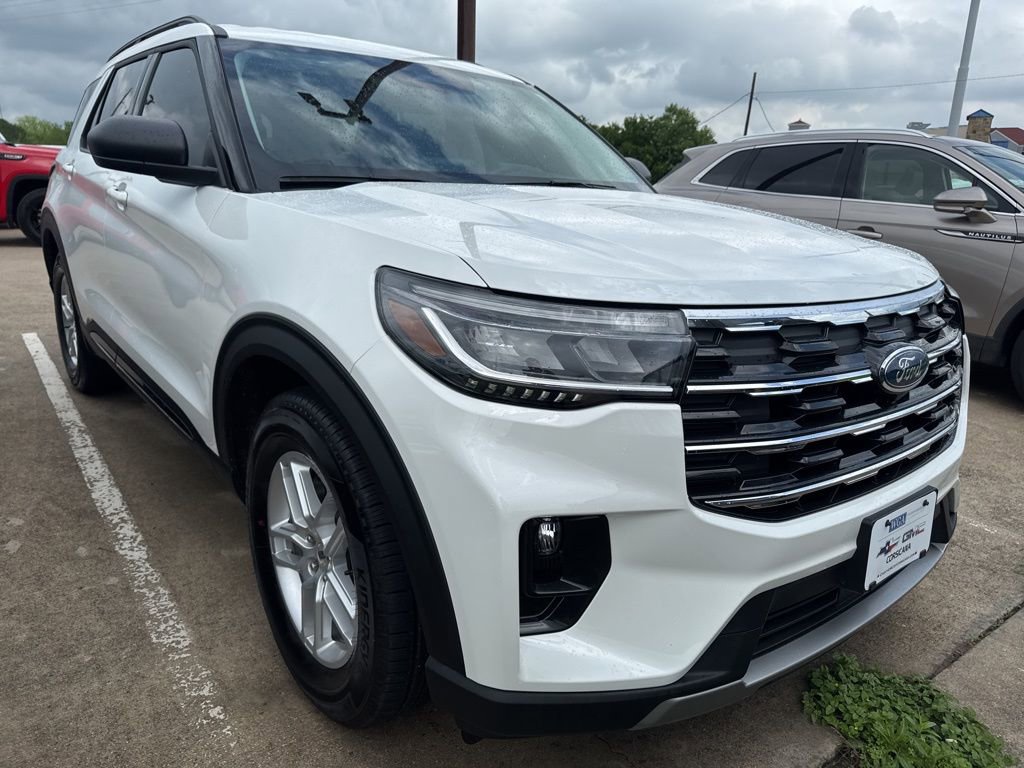 Used 2026 Ford Explorer Active w/ Active Comfort Package image 3