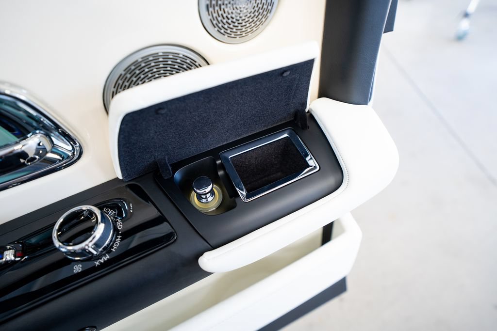 Used 2019 Rolls-Royce Phantom Sedan RWD image 48
