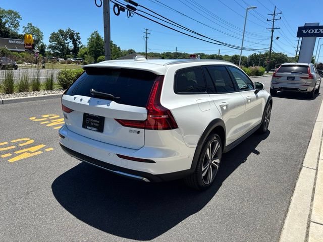 Certified 2025 Volvo V60 B5 Cross Country Plus AWD/4WD image 5