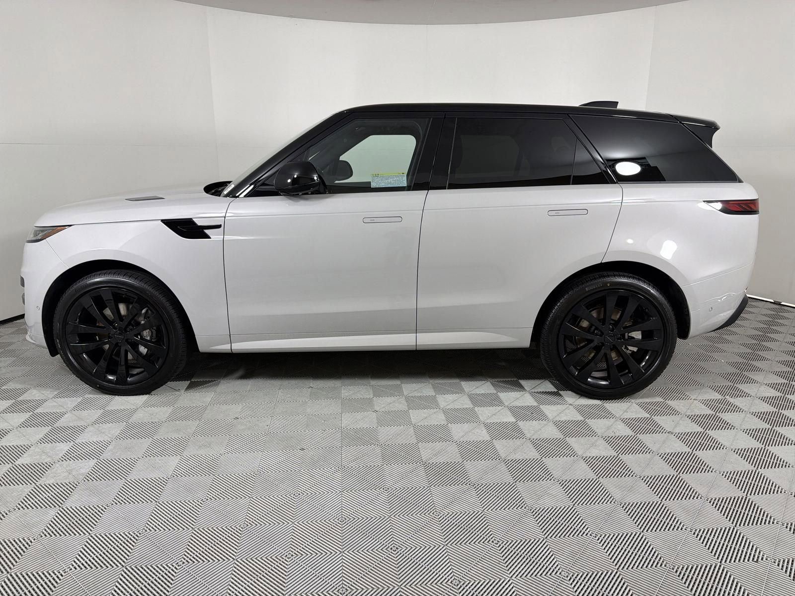 New 2026 Land Rover Range Rover Sport Dynamic SE image 2