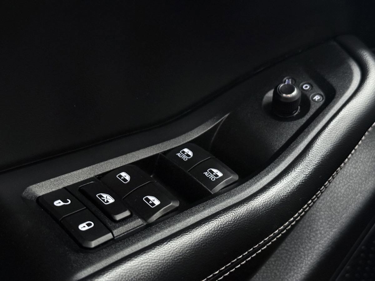 Used 2023 Jeep Grand Cherokee Laredo w/ Luxury Tech Group I image 51