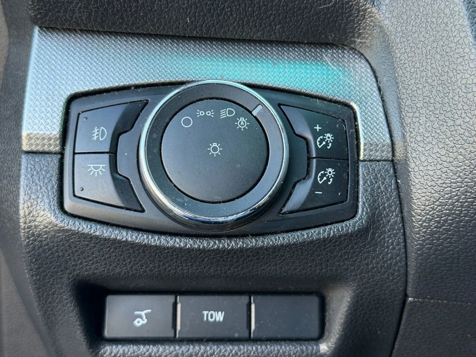 Used 2015 Ford Explorer XLT w/ Equipment Group 202A AWD/4WD image 50