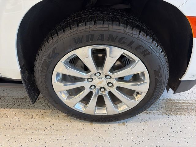 Used 2024 Chevrolet Suburban High Country w/ Advanced Technology Package image 16