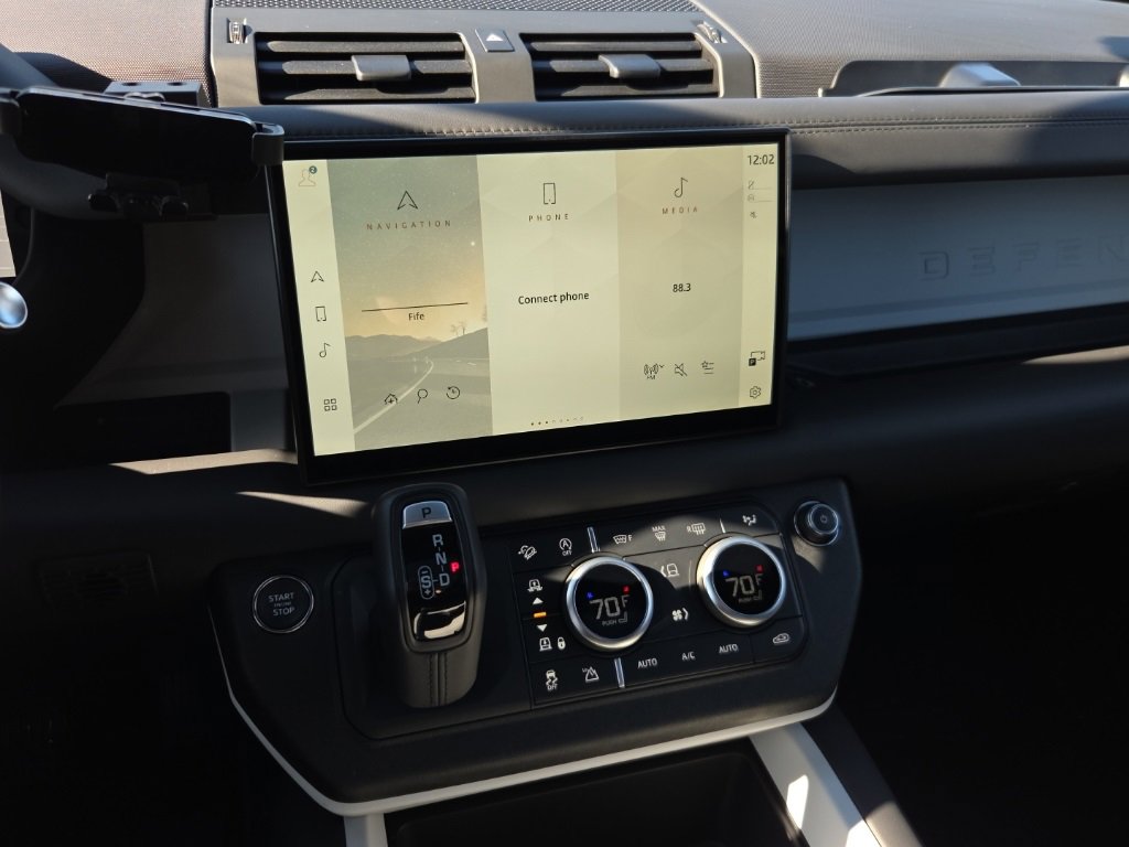 Used 2025 Land Rover Defender 110 X-Dynamic SE image 25