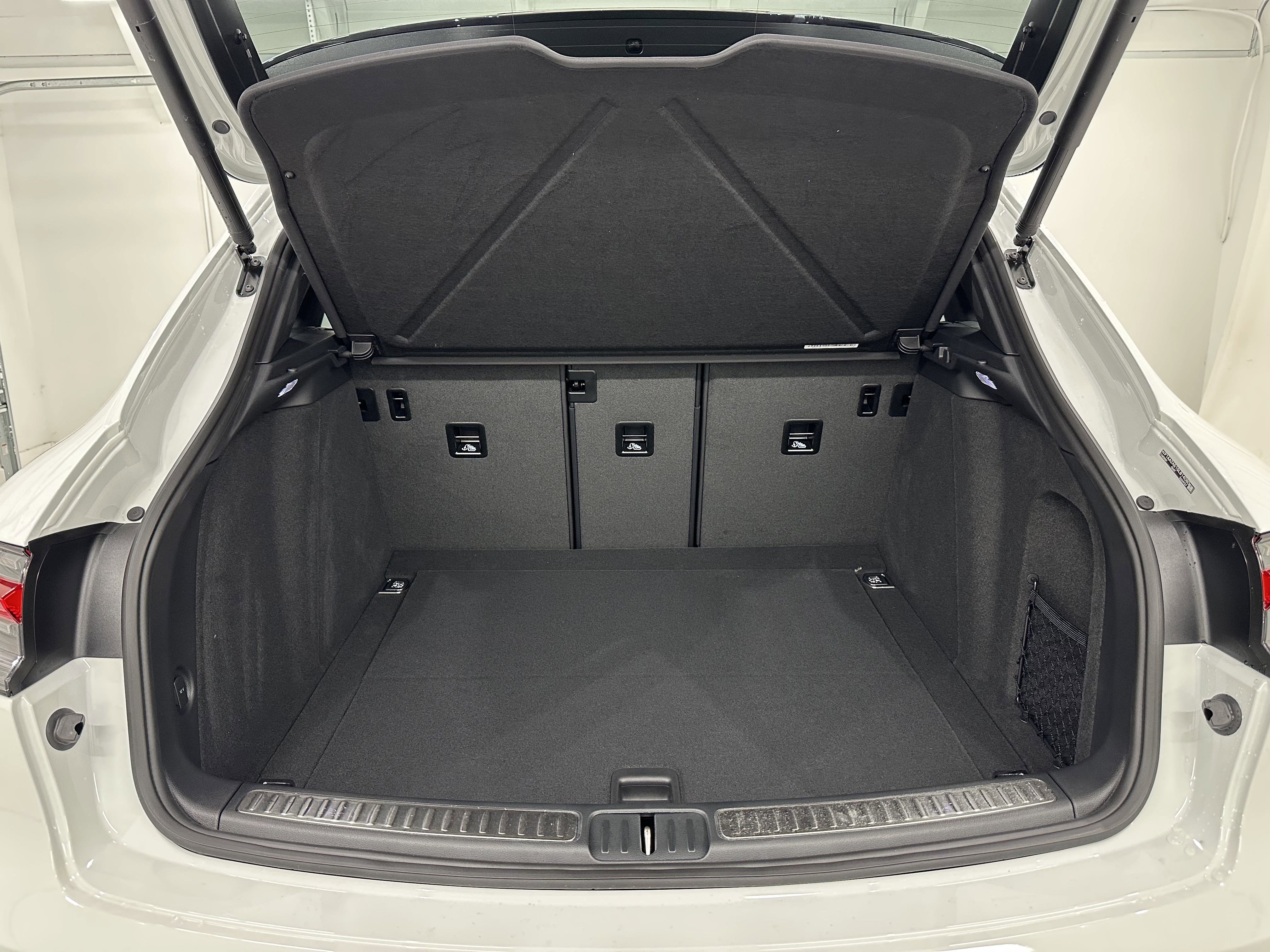 Certified 2025 Porsche Macan image 58