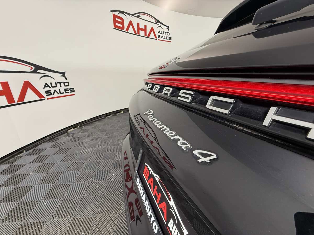 Used 2022 Porsche Panamera 4 w/ Premium Package AWD/4WD image 13