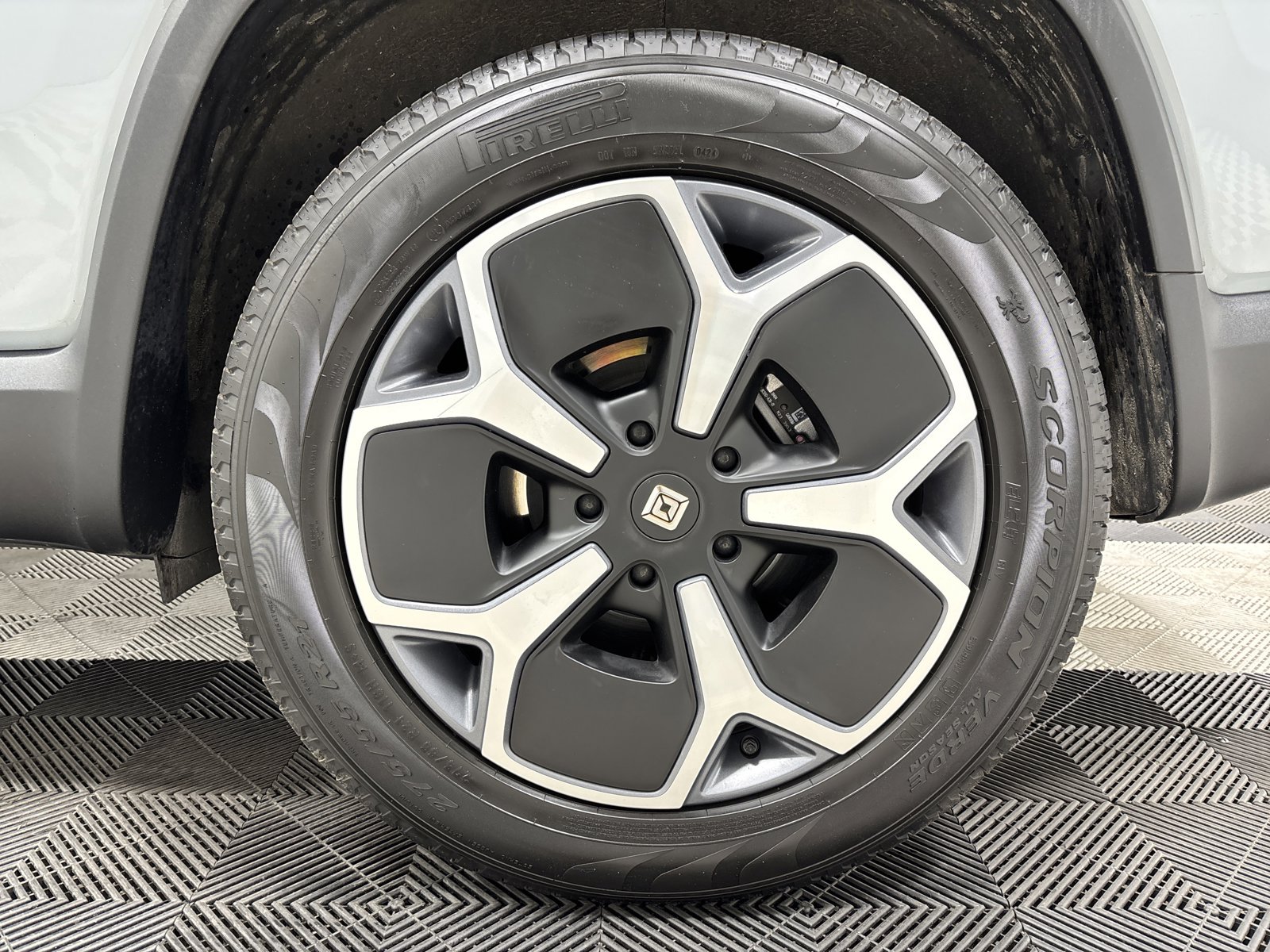 Used 2024 Rivian R1S Adventure AWD/4WD image 10