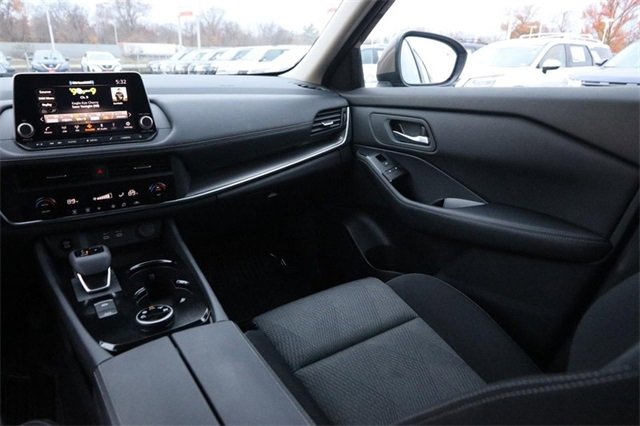 Certified 2024 Nissan Rogue SV image 24