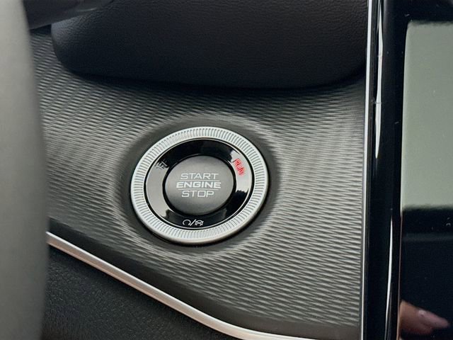 New 2025 Jeep Grand Cherokee Altitude image 13