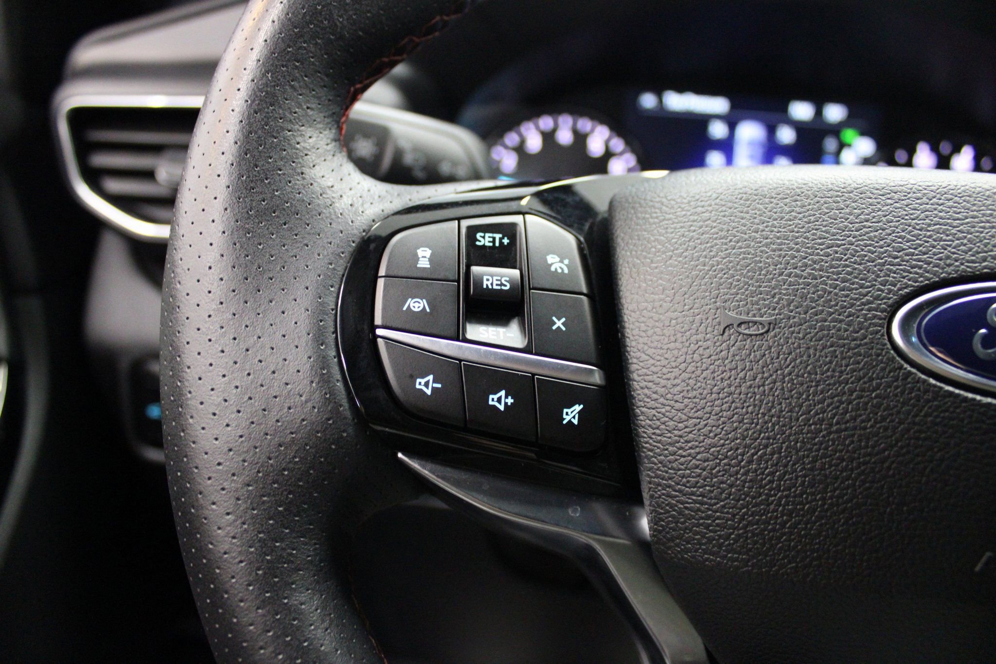 Used 2023 Ford Explorer ST-Line w/ Class IV Trailer Tow Package image 39