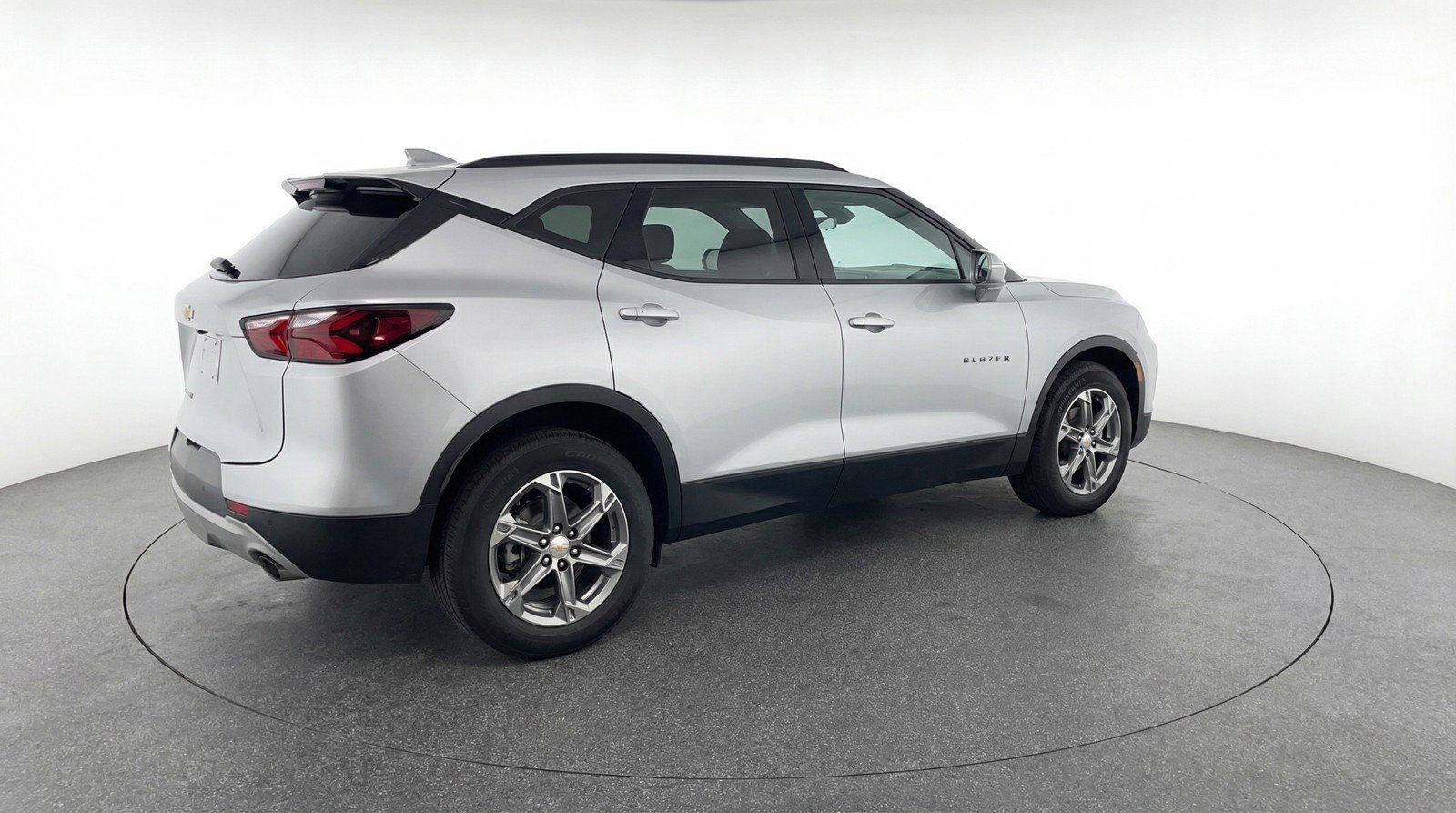 Used 2025 Chevrolet Blazer LT FWD image 9