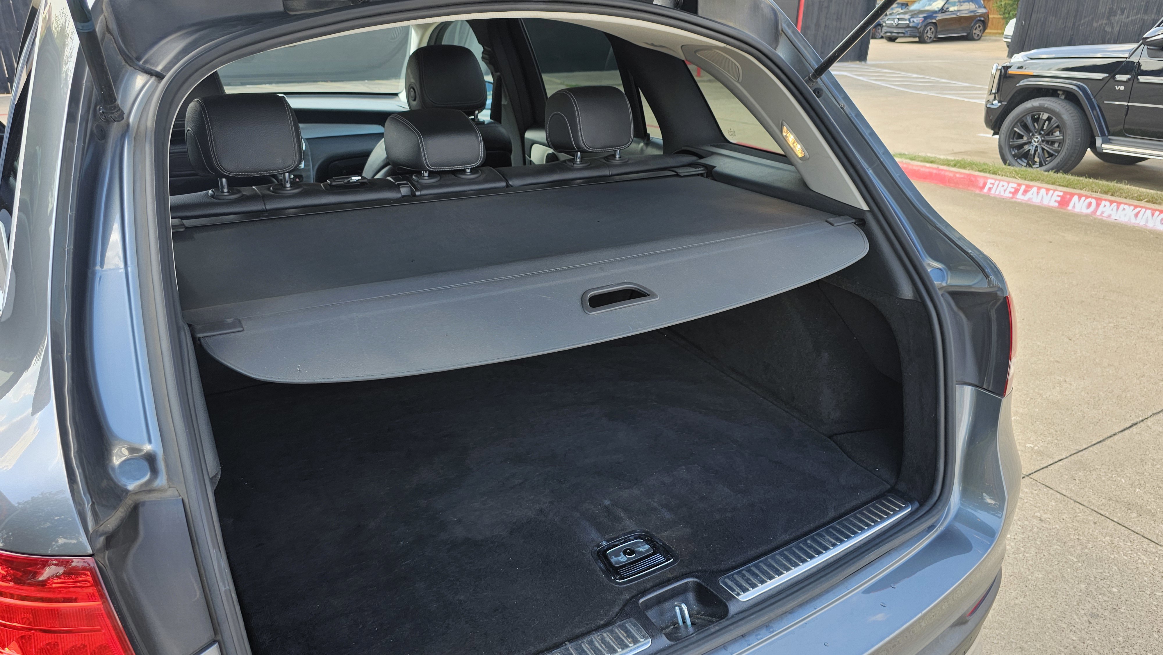 Used 2019 Mercedes-Benz GLC 300 w/ Premium Package image 19